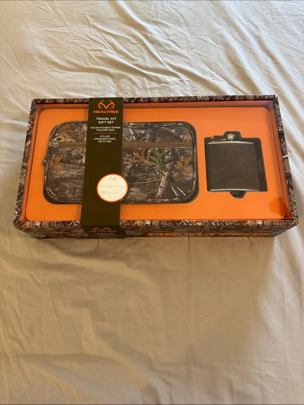 Realtree Camo Travel Gift Set with Nylon Double Zipper Toiletry Bag and Flask